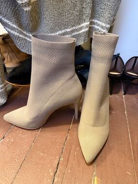 Steve Madden Taupe Knit Pointed-Toe Sock Booties